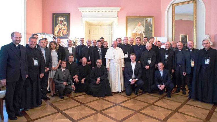 Papa Francesco in un incontro privato con i gesuiti polacchi dopo la GMG: oggi la Chiesa ha bisogno di crescere nel discernimento